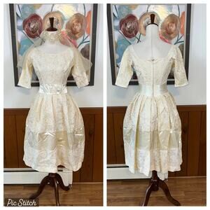 Darling Vintage 1950s Cupcake Wedding Dress & Veil!